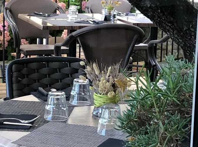 尤坎帕尼勒酒店 酒店 *