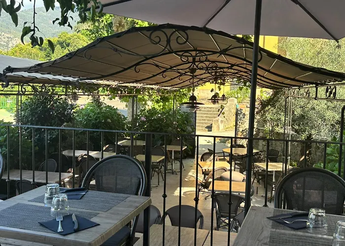 尤坎帕尼勒酒店 *