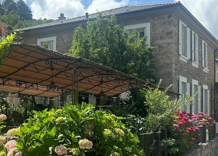 尤坎帕尼勒酒店