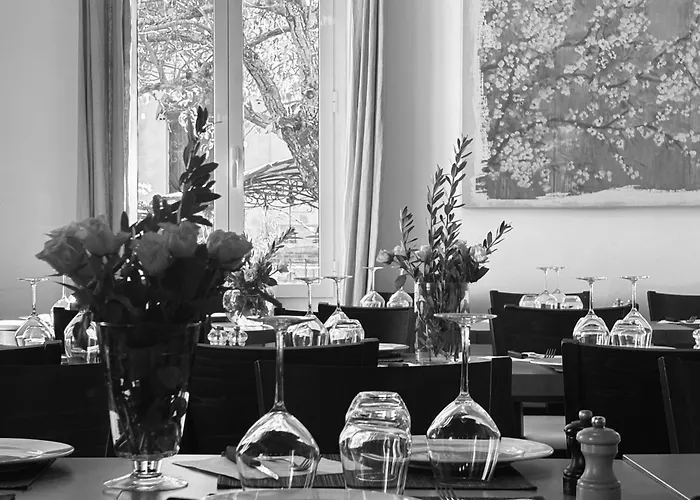 尤坎帕尼勒酒店 酒店