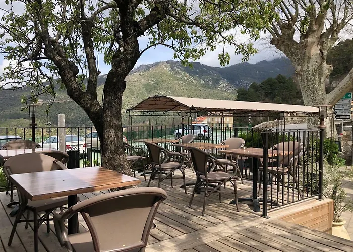 尤坎帕尼勒酒店 *